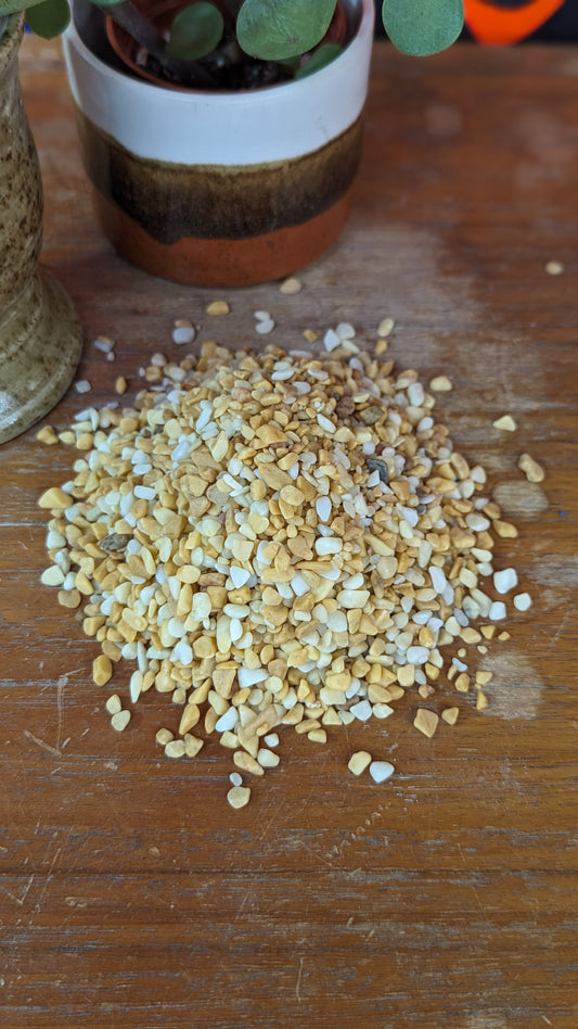 Top Dressing: yellow & white aquarium gravel