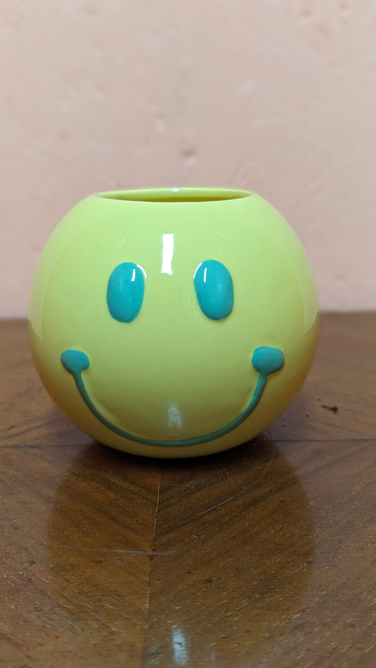 Smiley pot yellow
