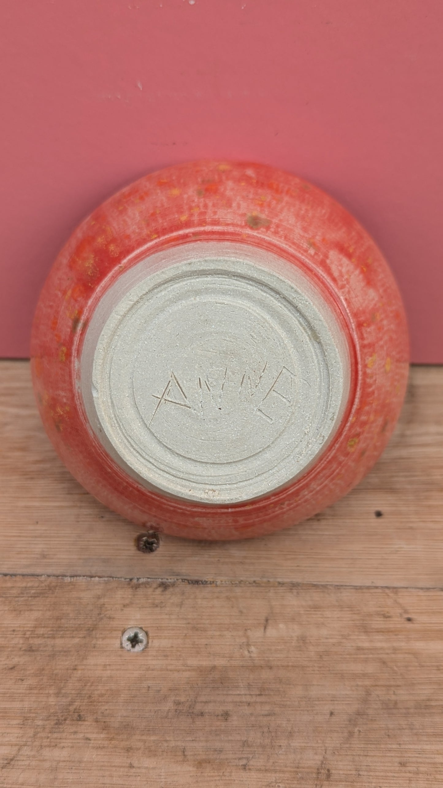 Glazed pot in red speckle